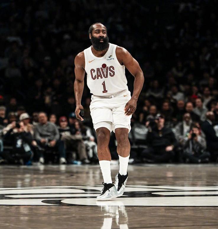 天博体育官方入口-哈登22+9+8NBA历史第三人，米神缺阵双塔37分，骑士送篮网8连败